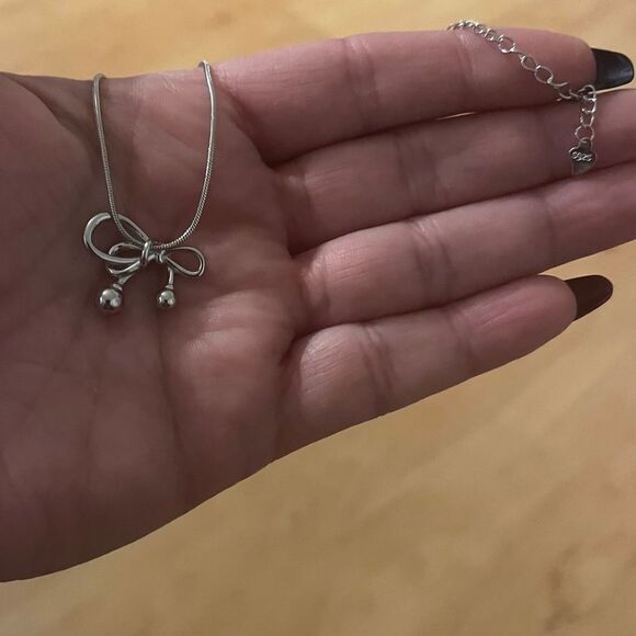 The Bow tie Pendant clavicle necklace in 925 silver. - Picture 5 of 8